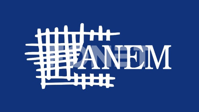 Između interesa i pritisaka