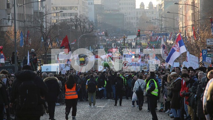 Okupljanje na 16 lokacija  Okupljanje na 16 lokacija