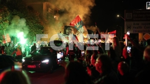 Grljenje na ničijoj zemlji Grljenje na ničijoj zemlji