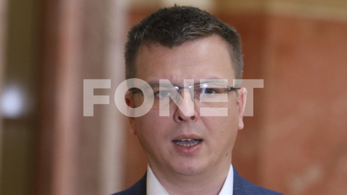 Vučić se plaši naroda 