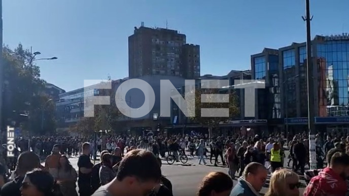 Hiljade ka Železničkoj stanici