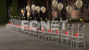 Beli baloni za poginule