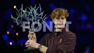 Sineru trofej u Parizu