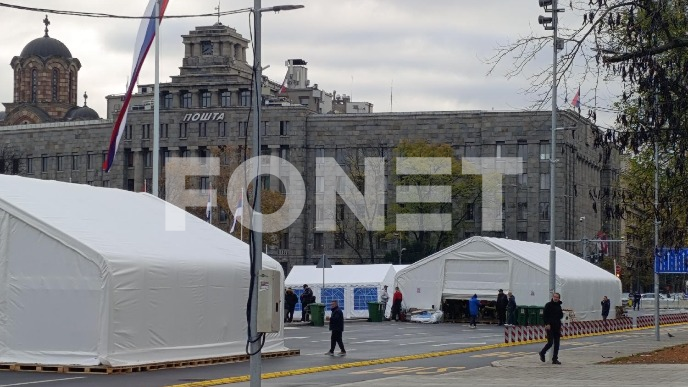 Ispred skupštine "ratna zona"