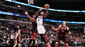 San Antonio - Čikago 121:117