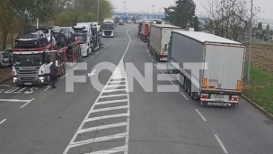 Pet sati čekanja za kamione