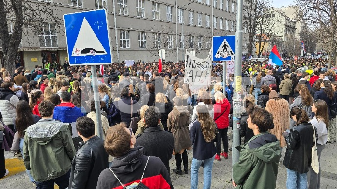 SUTRA OKUPLJANJE ISPRED ŠKOLE