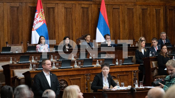 Poslanici razmatraju amandmane