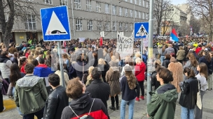 Đaci demantuju direktorku