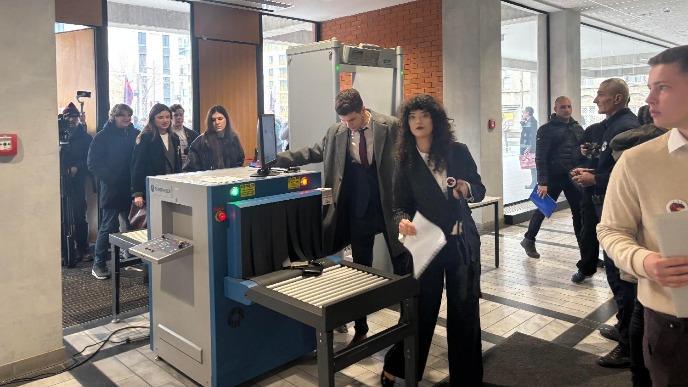 Stigla kolona iz Zemuna