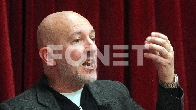 Između Scile i Haribde