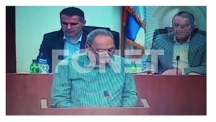 Odbornici ćute za govornicom