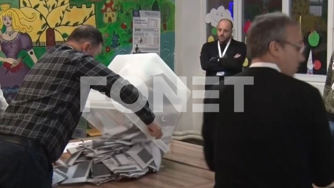 Kurtijev pokret ubedljivo vodi