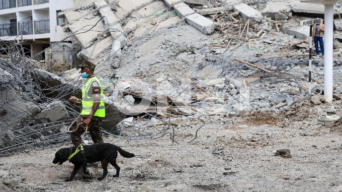 U padu zgrade najmanje četvoro mrtvih