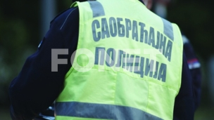 Automobilom vukao sanke