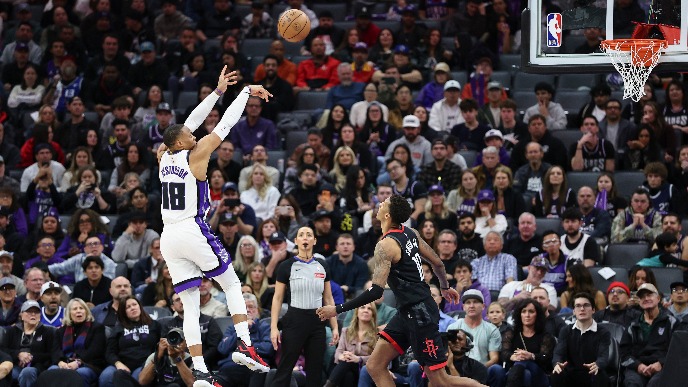 Sakramento - Hjuston 111:98