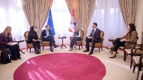 Vratiti dijalog u institucije