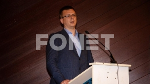 Vlast rasparčava Srbiju