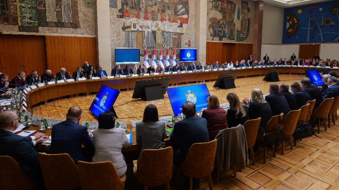 Počela tematska sednica vlade