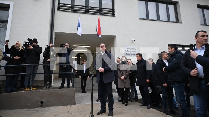 Obnovljena škola Dobrica Ćosić