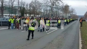 Novosađani u protestnoj šetnji