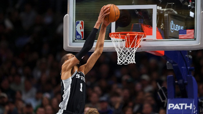 San Antonio - Dalas 135:123