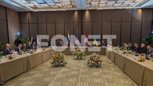 O miru iza zatvorenih vrata