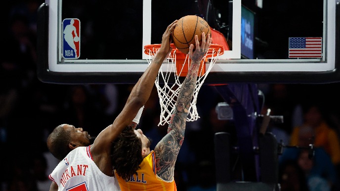 Hjuston - Šarlot 105:101