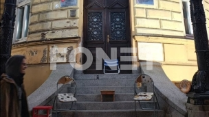 Stolice ispred SKC-a