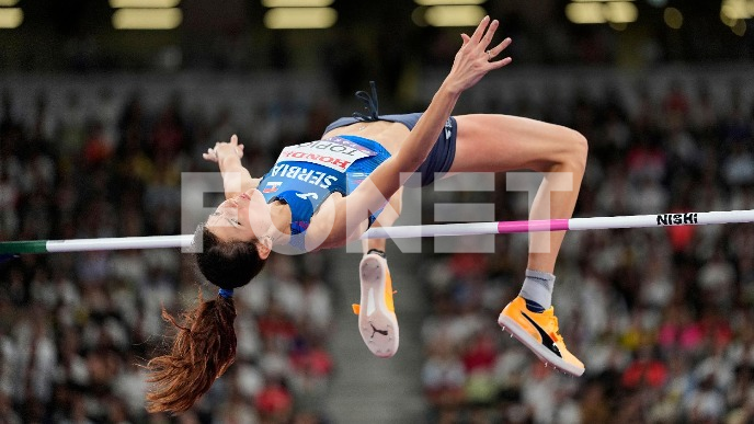 Topić preskočila dva metra