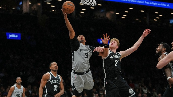 San Antonio - Bruklin 126:110