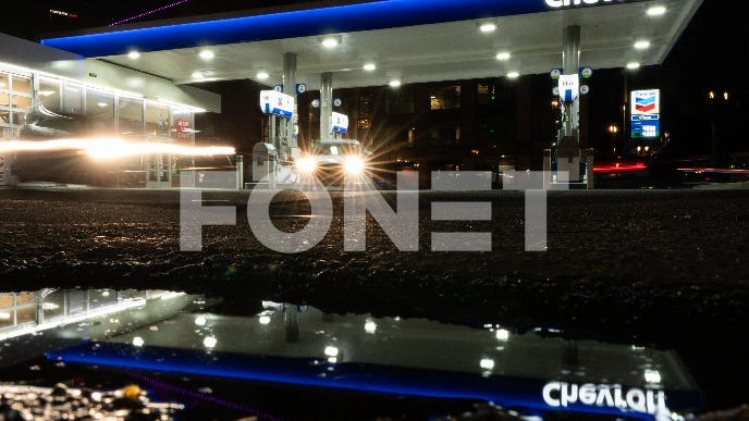 Nafta poskupljuje, berze padaju