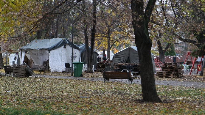 Ko finansira Ćacilend?