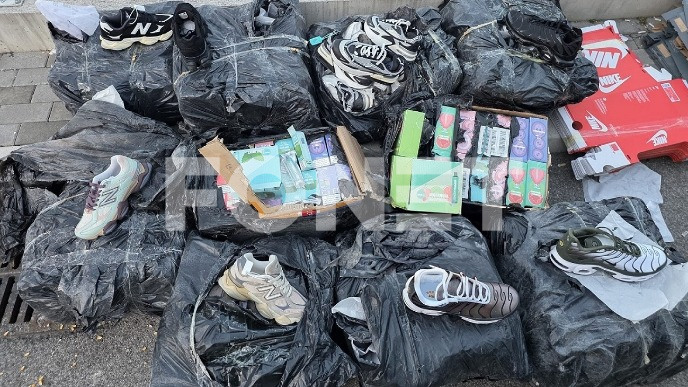 Patike u tovaru kukuruza 