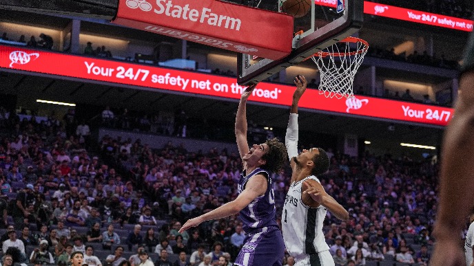 San Antonio - Sakramento 132:104