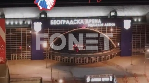 Pristalice SNS stigle u Arenu