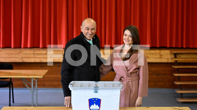 Janša u blagoj prednosti