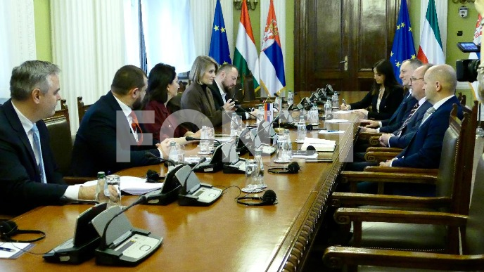 Pritisci na Srbiju i Mađarsku