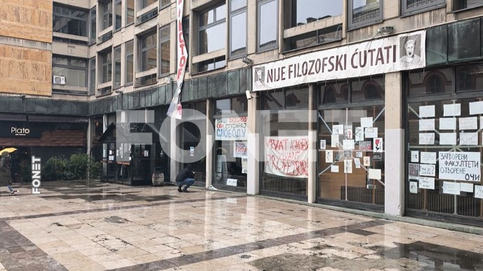 Nastradala devojka bila sama?