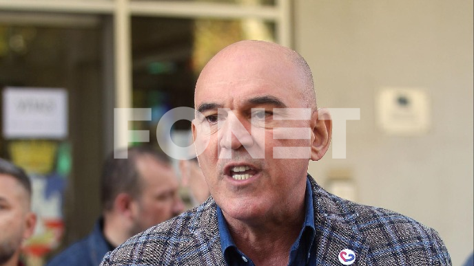 Smeniti sekretara Kesara 