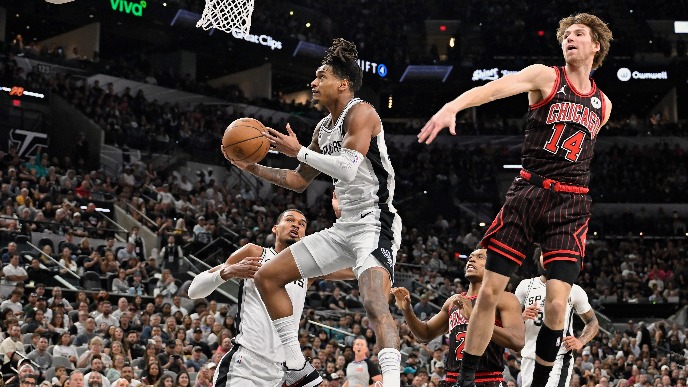 San Antonio - Čikago 121:114