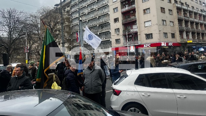 Čarke demonstranata i policije