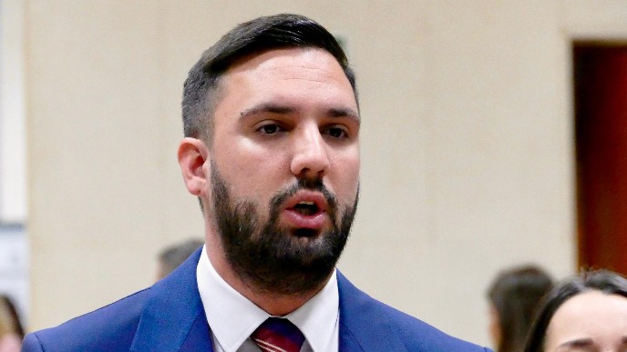 Smeniti sekretarku Čamagić