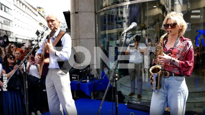 Rundek pevao u Knez Mihailovoj