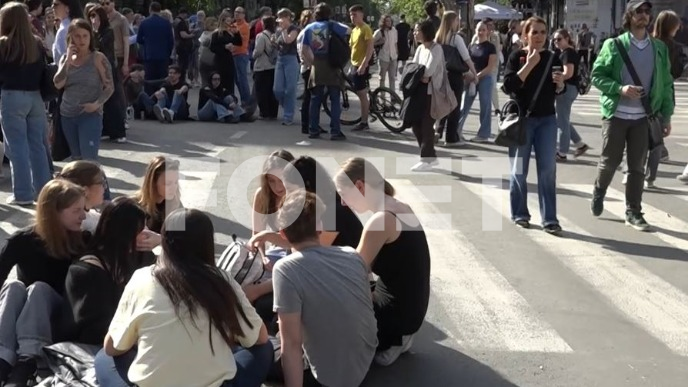 Studenti i građani ispred RTS
