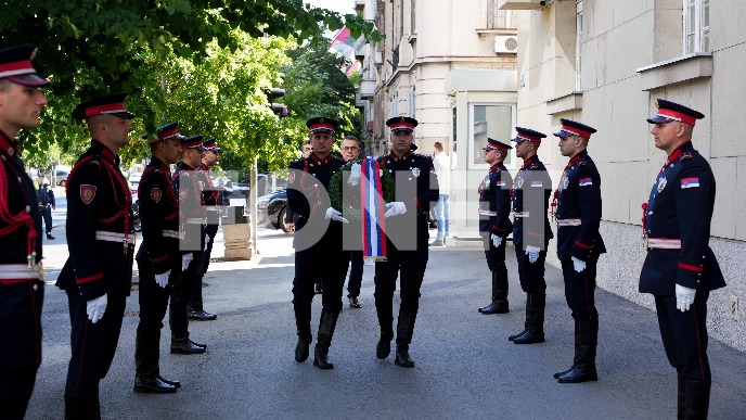 Venci na više lokacija  
