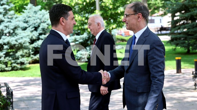 FoNet-POLITIKA-MACUT