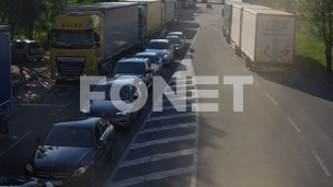 Kamioni čekaju šest sati