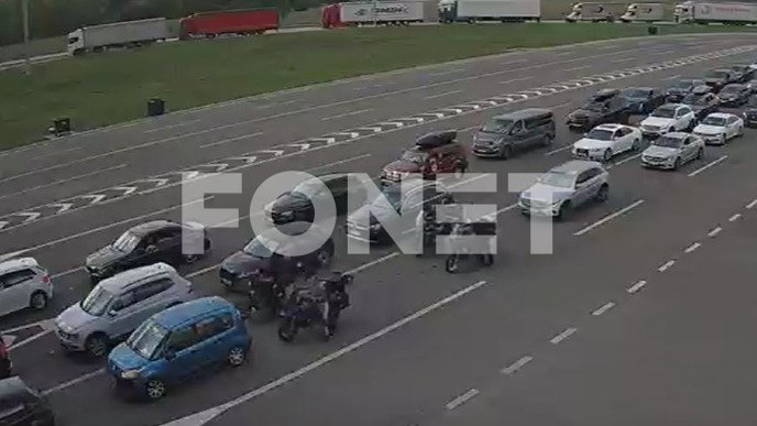 Kamioni čekaju pet sati