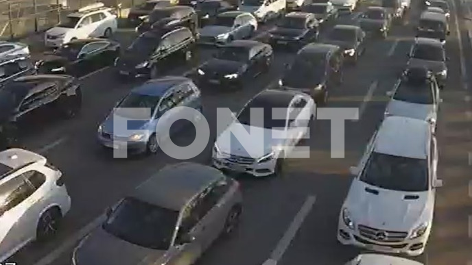 Putnici na Batrovcima dva sata 